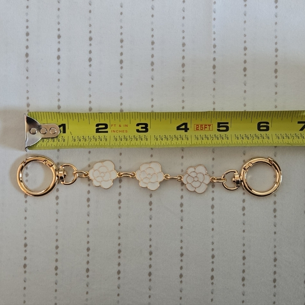 Gold-Plated Floral Chain Strap Extender – Bag Charm with Three Flowers - Picture 3 of 3
